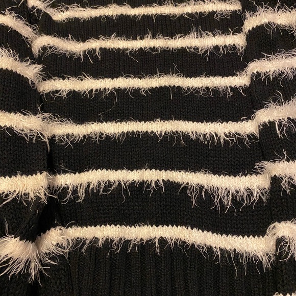 Grane Black/White Feathers Striped Crewneck XL -Fits Medium HP 1/25 - Picture 3 of 5